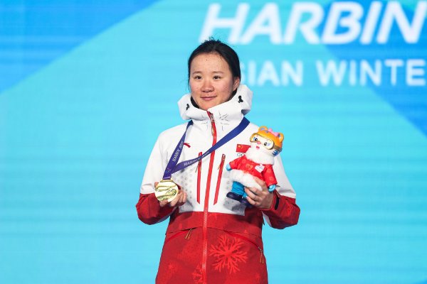 金港赢配资 收获哈尔滨亚冬会中国首金，创造山东新历史！这很“新青年”！